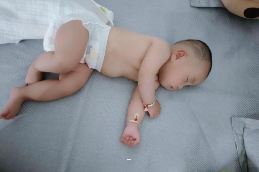 广州代怀试管生子孕妇肚脐周围发青